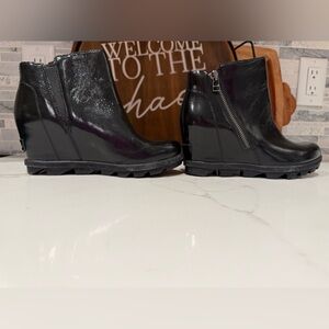 Sorel Phoenix Zip Booties-Black Patent Leather-Size 7.5